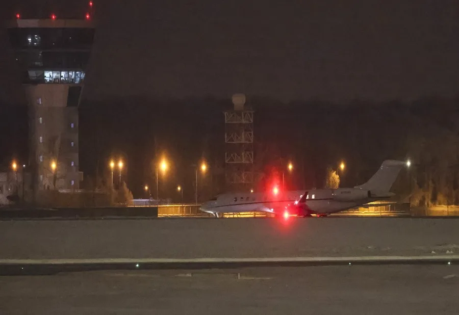 Un avión especial de EE.UU. aterriza en Moscú supuestamente con los emisarios de Trump avión
