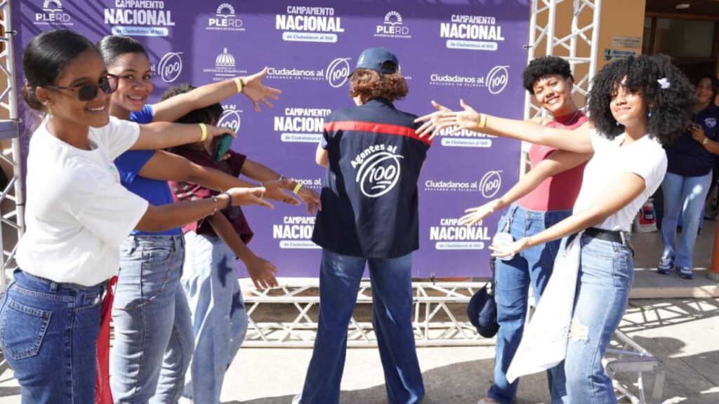 Más de 400 estudiantes fortalecen su liderazgo estudiantil en campamento “Ciudadanos al 100” organizado por Minerd estudiantes
