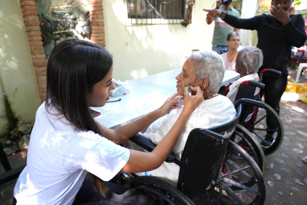 Fundación “Red Rutas Alegres” realiza actividad de apoyo a adultos mayores