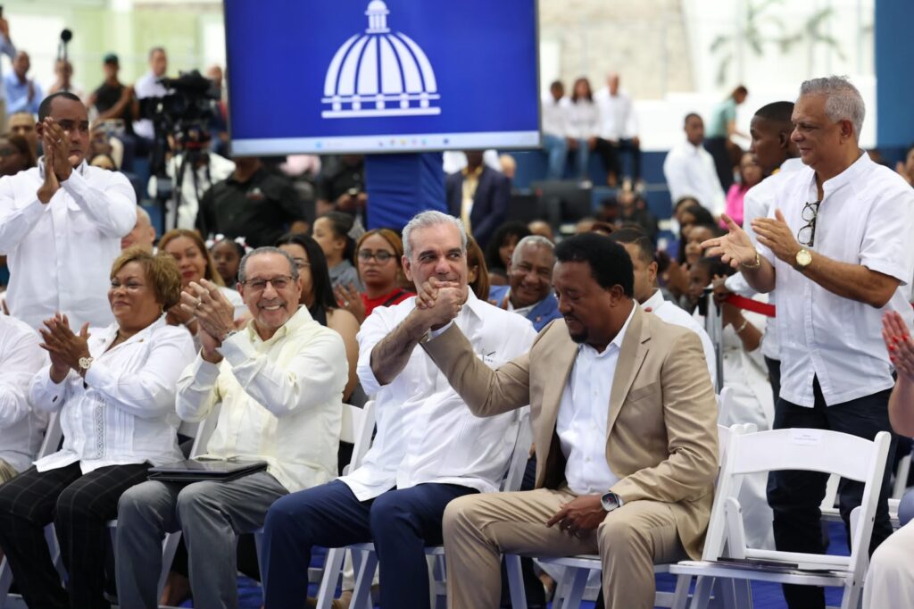 Abinader inaugura Complejo Educativo y Deportivo Pedro Martínez en Manoguayabo Complejo Educativo y Deportivo Pedro Martínez