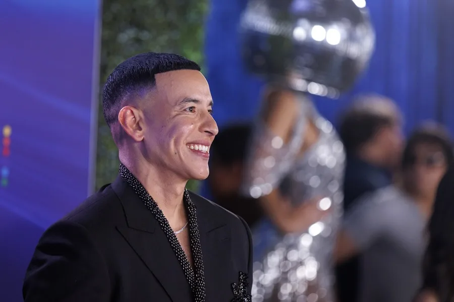 Daddy Yankee convierte el amor en el tema central de su nuevo álbum ‘La Postal’ Daddy Yankee