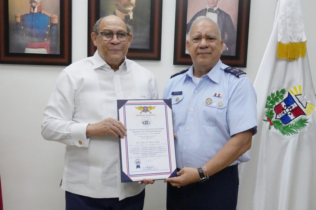 Ministerio de Defensa y MESCyT impulsan cooperación para fortalecer la formación técnico-profesional a través de las Escuelas Vocacionales Ministerio de Defensa y MESCyT