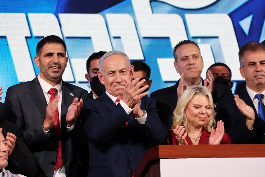 Netanyahu gana elecciones en Israel, pero su bloque no logra mayoría, según el recuento final Netanyahu
