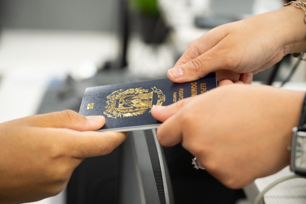 Pasaportes amplía a Italia el servicio del pasaporte electrónico y suma cinco ciudades en Europa Pasaportes