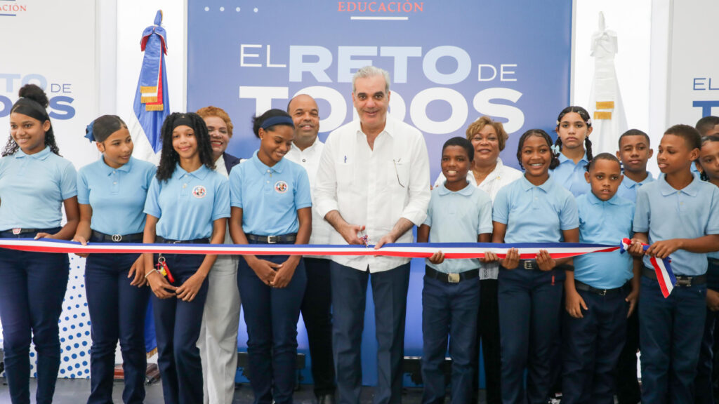 Presidente Abinader entrega el Centro Educativo Minerva Guzmán en Pedro Brand Presidente Abinader