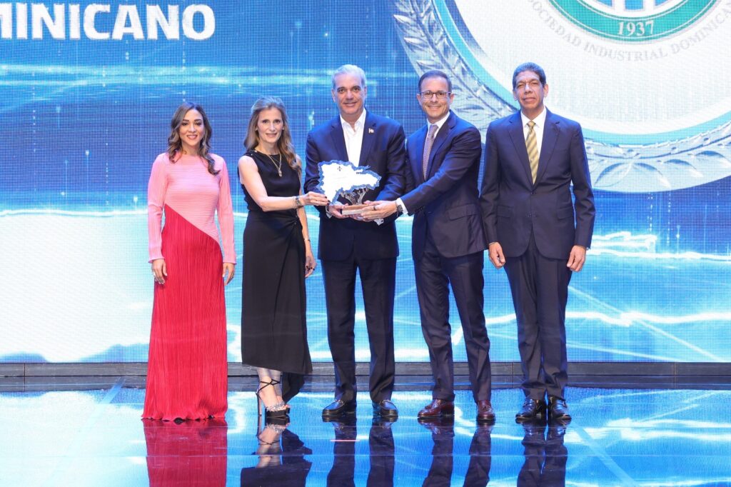 ADOEXPO reconoce al Grupo SID como Gran Exportador Dominicano