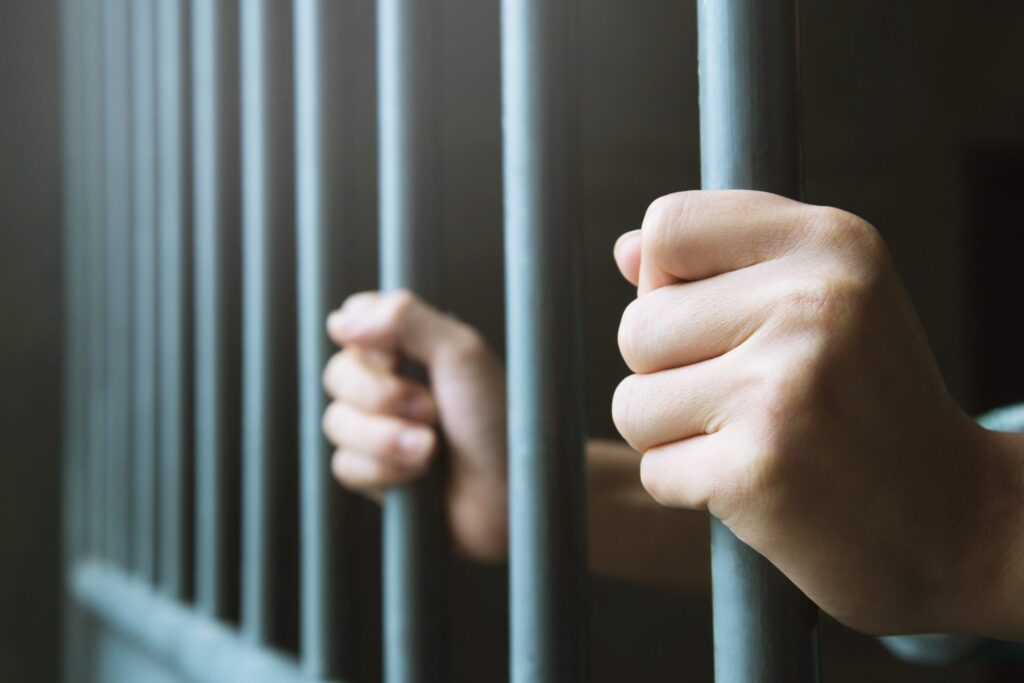Prisión preventiva para imputado de despojar a un hombre de más de RD$3.6 millones y herir a otro durante un asalto asalto