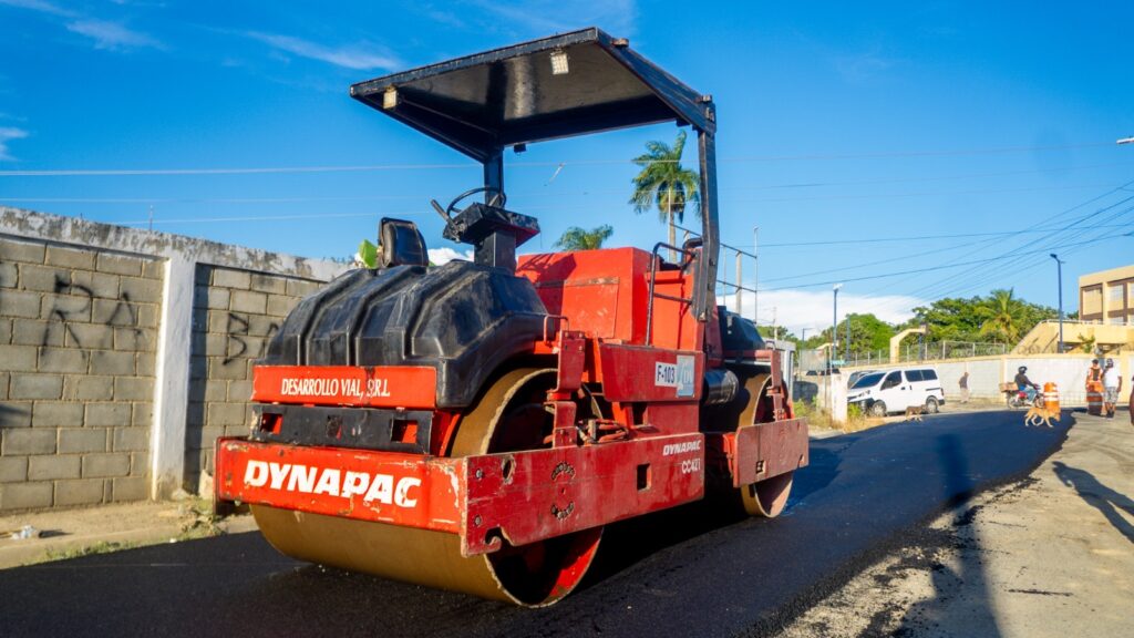 Ayuntamiento de Pantoja inicia asfaltado de la vía alterna y anuncia plan de pavimentación para otros sectores
